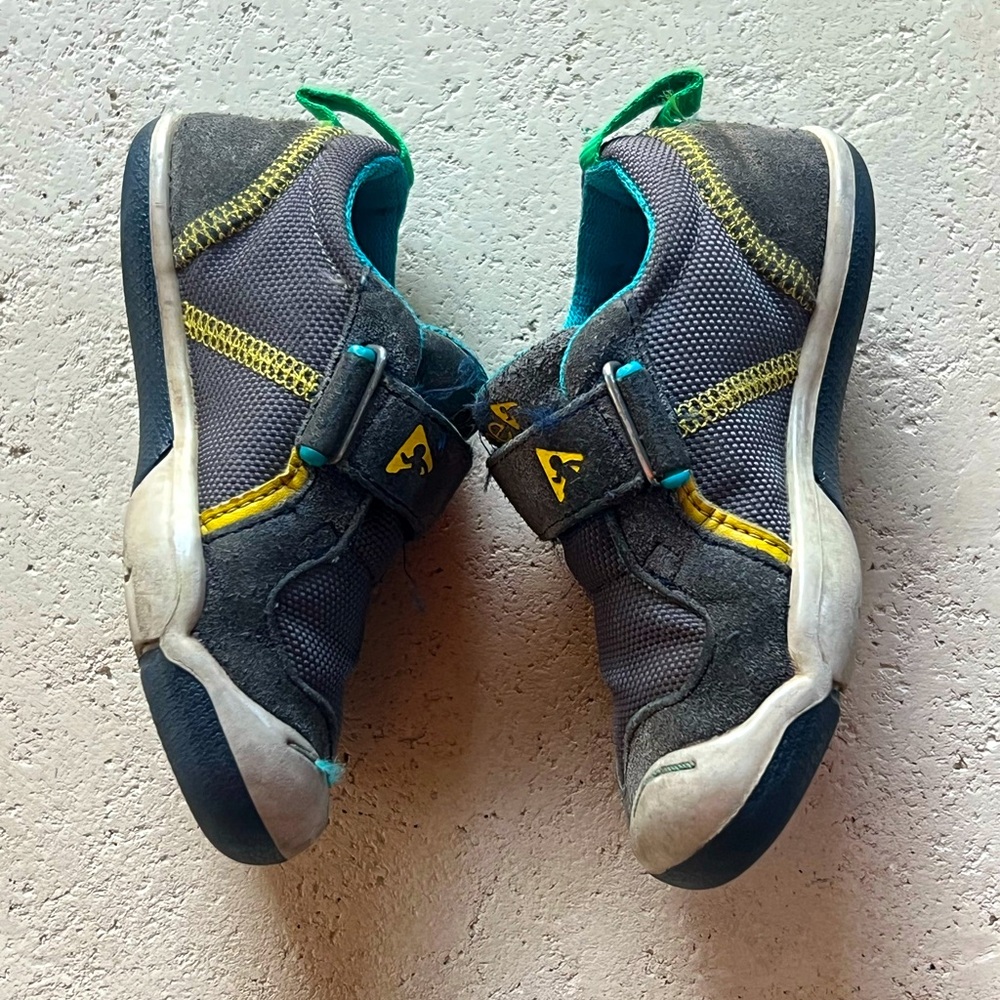 Plae shoes - US7